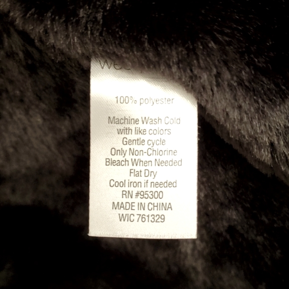 ❄️ ( Forever 21 ) Plush Cozy Faux Fur Infinity Scarf - Picture 3 of 4